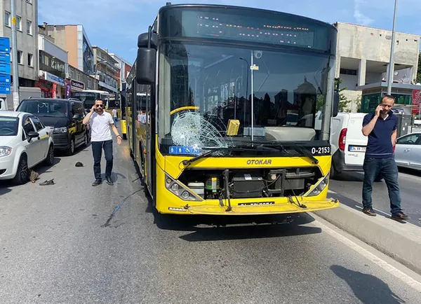 istanbulda-temizlik-iscisi-cop-arabasi-ve-supurgesiyle-yoldan-karsiya-gecmek-istedi-iett-otobusu-carpti-tam-50-1654510310118.jpg İETT temizlik işçisine çarptı! 50 metre sürüklenen görevli hayatını kaybetti! - 1