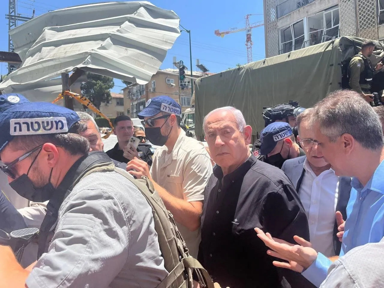 NETANYAHU SIĞINAKTAN ÇIKTI: YIKILAN BAT YAM’DA