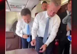 BAŞKAN ERDOĞAN'IN HEDİYESİNİ SERGİLEDİ