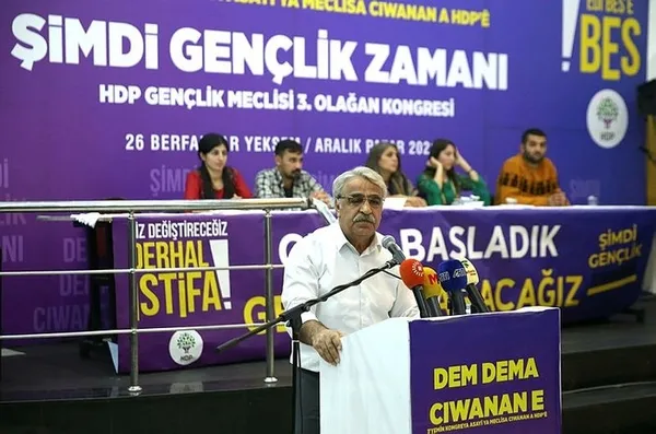 diyarbakirda-hdpnin-duzenledigi-kongre-hakkinda-yeni-gelisme-cumhuriyet-bassavciligi-kararini-verdi-1640626680260.jpg Diyarbakır'da HDP'nin düzenlediği kongre hakkında yeni gelişme! Cumhuriyet Başsavcılığı kararını verdi - 3
