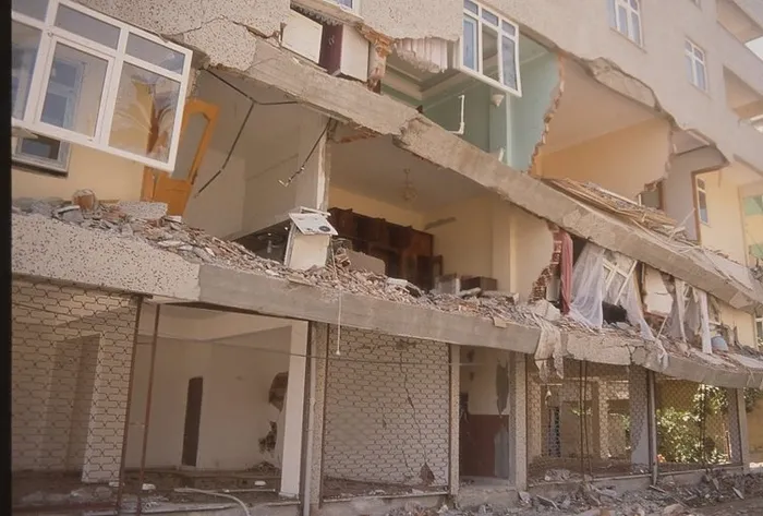 17 Ağustos'un 22. yılında dehşete düşüren deprem anketi! - 1