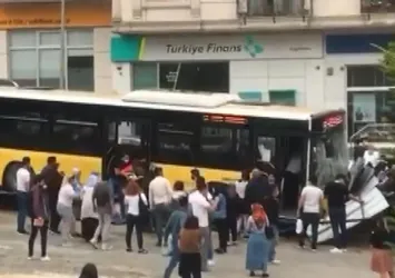 İETT aracı faciaya sürüklendi! İstanbul'da korku dolu anlar