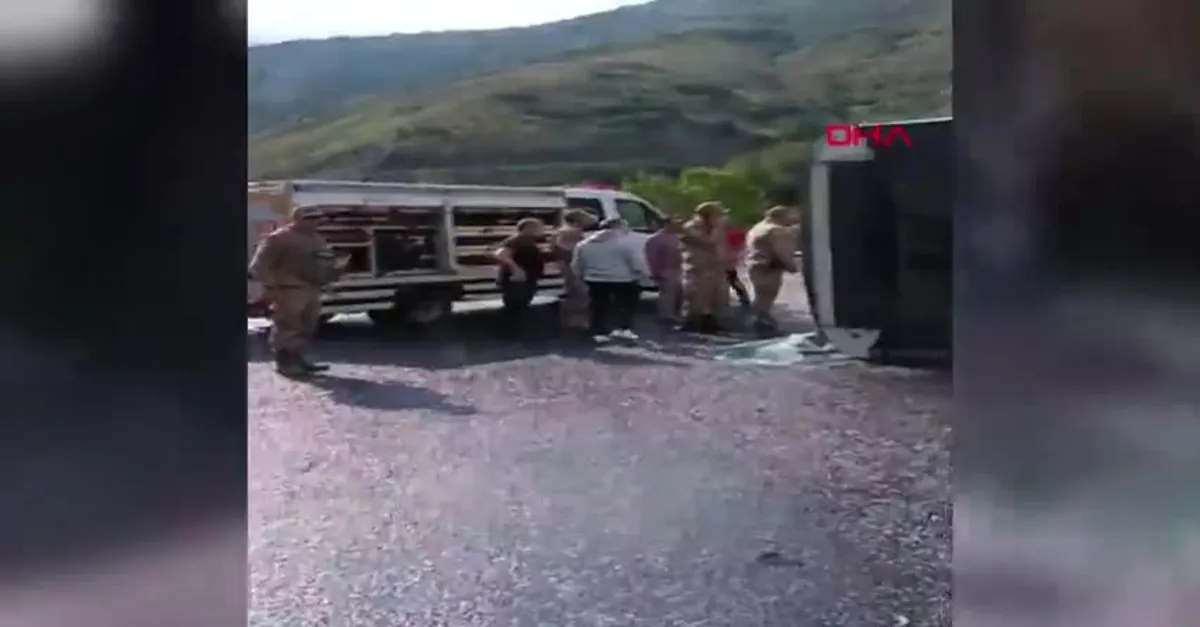 Bitlis'te feci kaza! Yolcu otobüsü TIR ile çarpıştı: 2 ölü, 4'ü ağır 30 yaralı