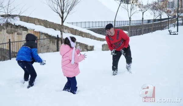 Valilikler peş peşe duyurdu! Eğitime kar molası: İşte 13 Ocak Salı okulların tatil edildiği iller 10