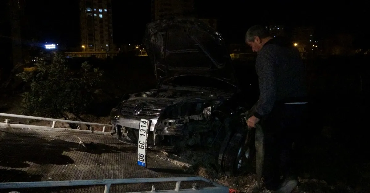 Adana'da korkunç kaza! 3 ağacı devirdi anca durabildi