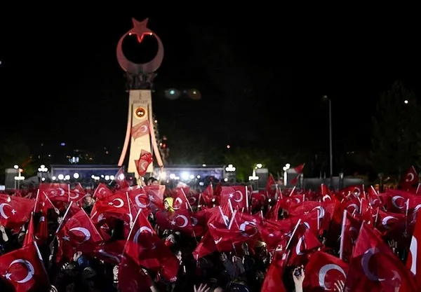 1685511888401.jpg DSP lideri Önder Aksakal ve annesi arasında gülümseten diyalog: Oyum sana değil Erdoğan’a - 6