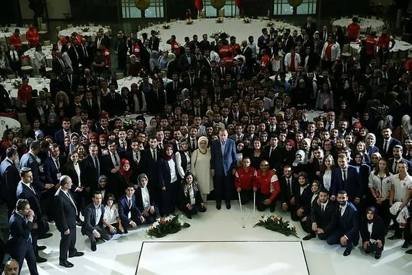 Muhalefetin gençler bizi istiyor algısı karşılık bulmadı! Başkan Erdoğan’ın etrafında birleştiler