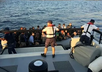İzmir'de 75 düzensiz göçmen yakalandı