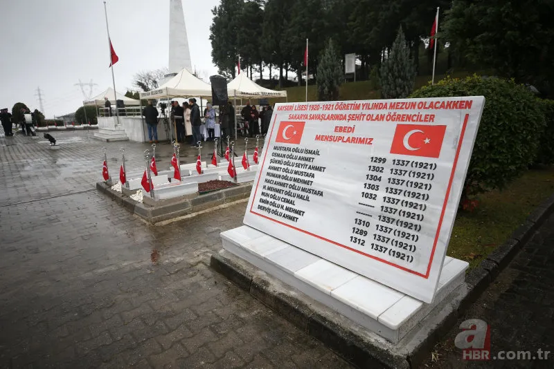 Çanakkale Zaferi'nin 108. yıl dönümü! "Çanakkale geçilmez" yazılı altın madalya Türk bayrağına takıldı 23