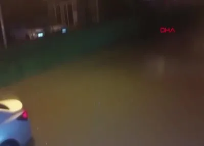 Aydın’daki sağanakta araç yolda kaldı