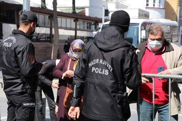 İstanbul'da Covid-19 gündemiyle toplanan İl Umumi Hıfzıssıhha Meclisi yeni tedbir kararlarını açıkladı - 1