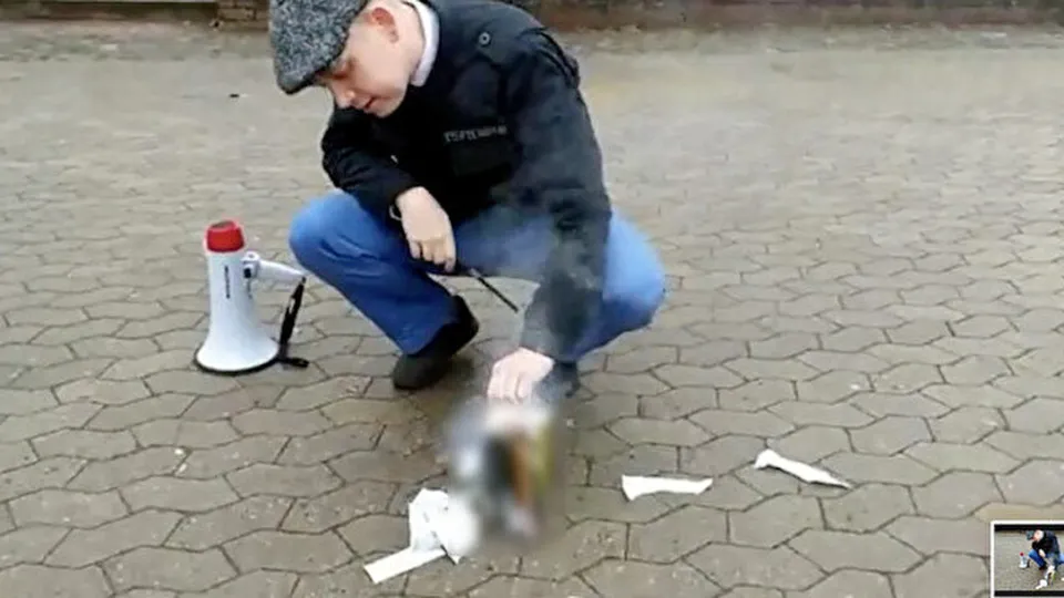 İsveç'te polis koruması altında Kur'an-ı Kerim yakıldı! Ülke yangın yerine döndü
