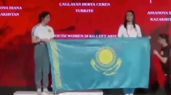Derya Ceren Çağlayan yürekleri fethetti! Türk bayrağıyla gereken yanıtı verdi - 1