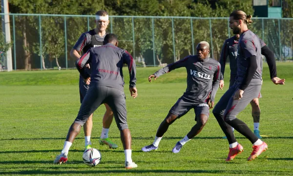 Ayağının tozuyla ilk idmana çıktı! Trabzon'da renkli antrenman - 1