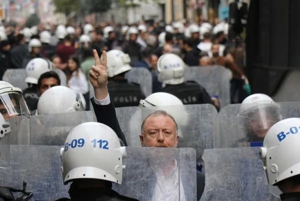 hdpnin-kimyasal-silah-provokasyonuna-polis-engeli-121-kisi-gozaltinda-1667761599957.jpg HDP'nin 'kimyasal silah' provokasyonuna polis engeli: 121 kişi gözaltında - 4