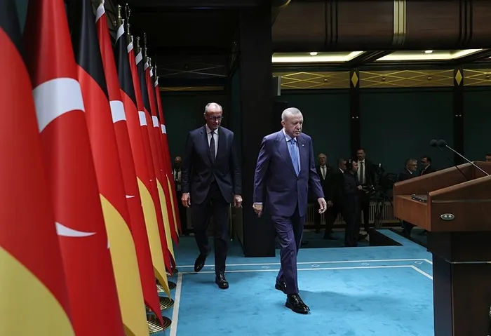 baskan-erdogandan-ankarada-almanyaya-gazze-ayari-yasanan-soykirimi-gormuyor-musunuz-1761831743282.jpeg Merz, Başkan Erdoğan'ın Gazze konusunda aldığı rol için kendisine teşekkür etti (AA)