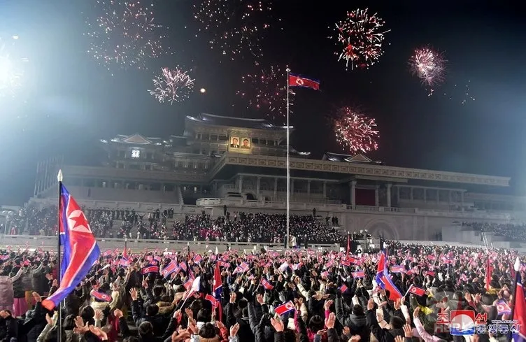 Kuzey Kore yeni yıla füze denemesi ile girdi! Bu kez havai fişek yerine füze fırlattılar 2