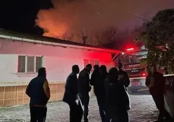 Ayvalık'ta 4 katlı apartmanda yangın: 7 kişi tahliye edildi