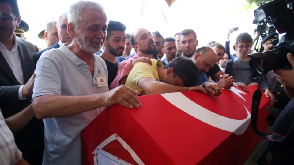 Piyade Teğmen Ömer Faruk Civelek son yolcuğuna uğurlandı! Ailenin feryadı yürek yaktı