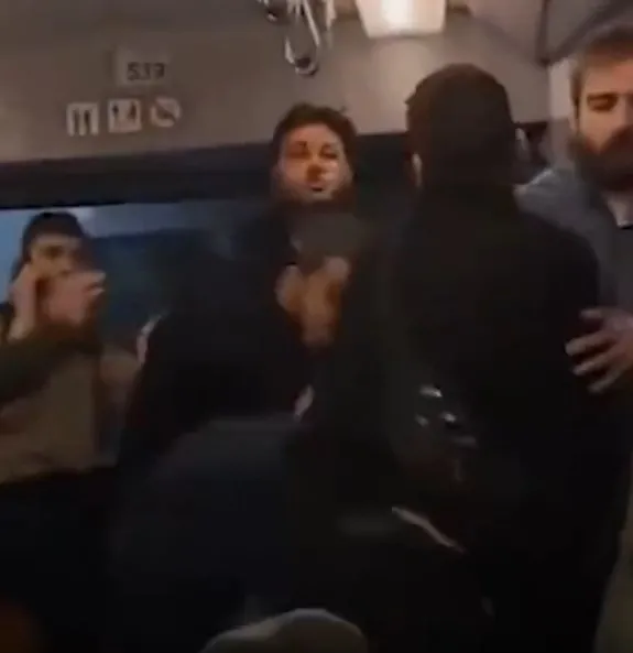 Seçimler öncesi metroda provokasyon! Takkeli ve şalvarlı vatandaşa küfürler edip saldırdı