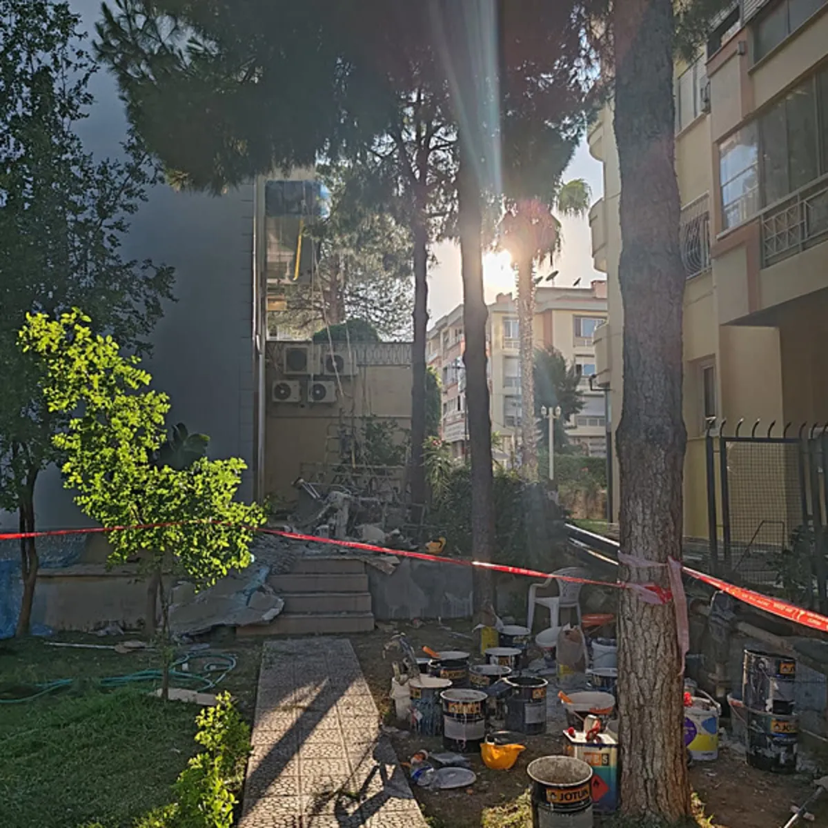 İzmir’de iskele devrildi: 3 yaralı
