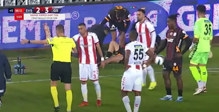 Sivasspor - Galatasaray maçında VAR kayıtları açıklandı! Barış Alper Yılmaz ve Rey Manaj pozisyonunda ne konuşuldu?