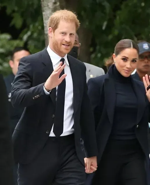 Prens Harry ve eşi Megan Markle 2 sene sonra ilk defa Kraliçe 2. Elizabeth ile buluştu