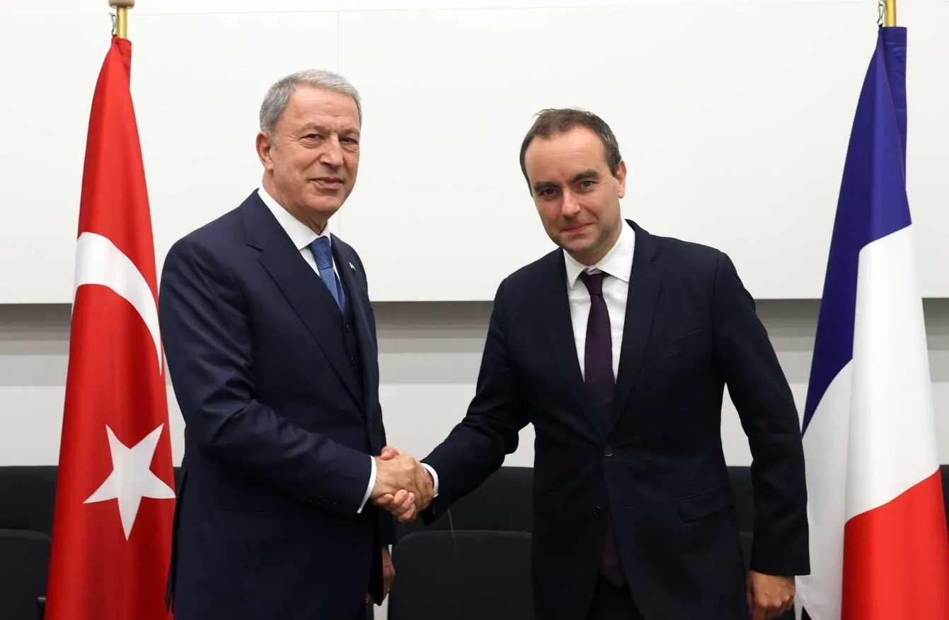 Milli Savunma Bakanı Hulusi Akar Fransa Savunma Bakanı Lecornu ile görüştü