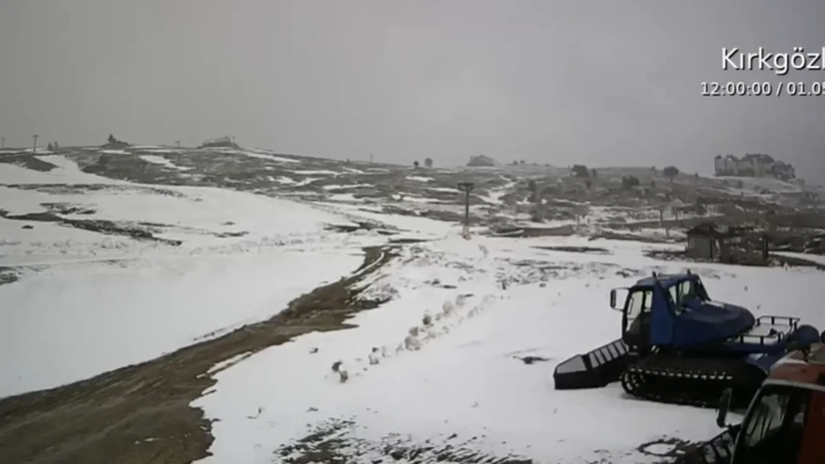 Uludağ'da mayıs ayında kar yağışı