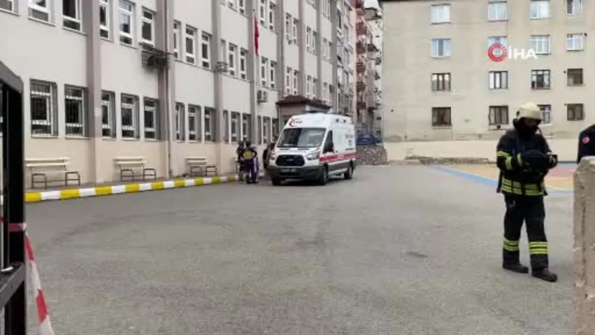 Okulda cıva tüpü kırıldı