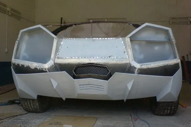 Çinli makinist evinde Lamborghini yaptı!