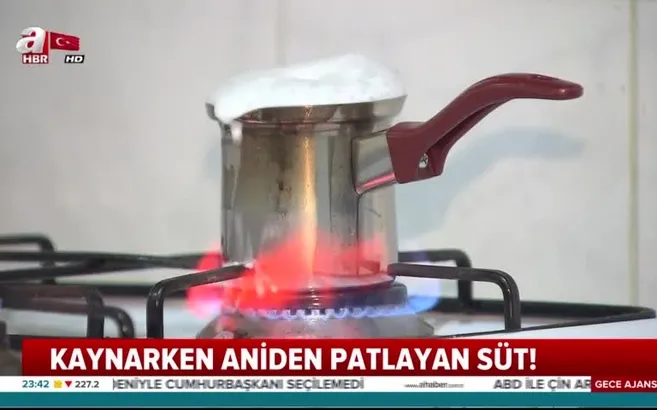 Cezvede ısınan süt patladı