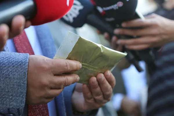 CHP’li Tanju Özcan kendisine ceza aldırtan HDP’ye kına gönderdi! Türk milletinin altını oyan HDP denen yapıyla mücadelem bitmeyecek