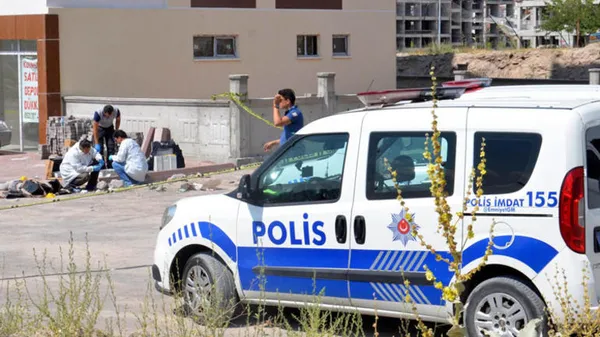 Barışmayı kabul etmeyen eşini sokak ortasında öldürdü - 1