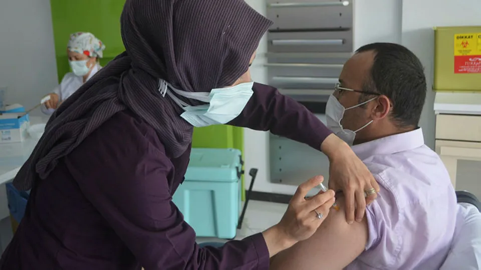 22 milyon kişi ilk doz aşısını olmadı! Uzmanlardan flaş sözler! İşte aşı karşıtlarının en çok öne sürdüğü 10 neden