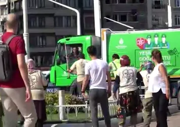 İBB çalışanları Taksim'de birbirine girdi