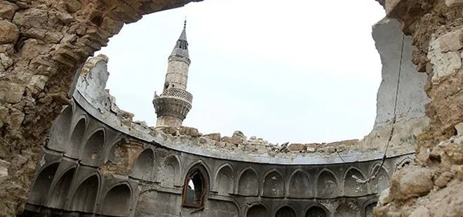 Halep’te namaz vakti cami bombalandı!
