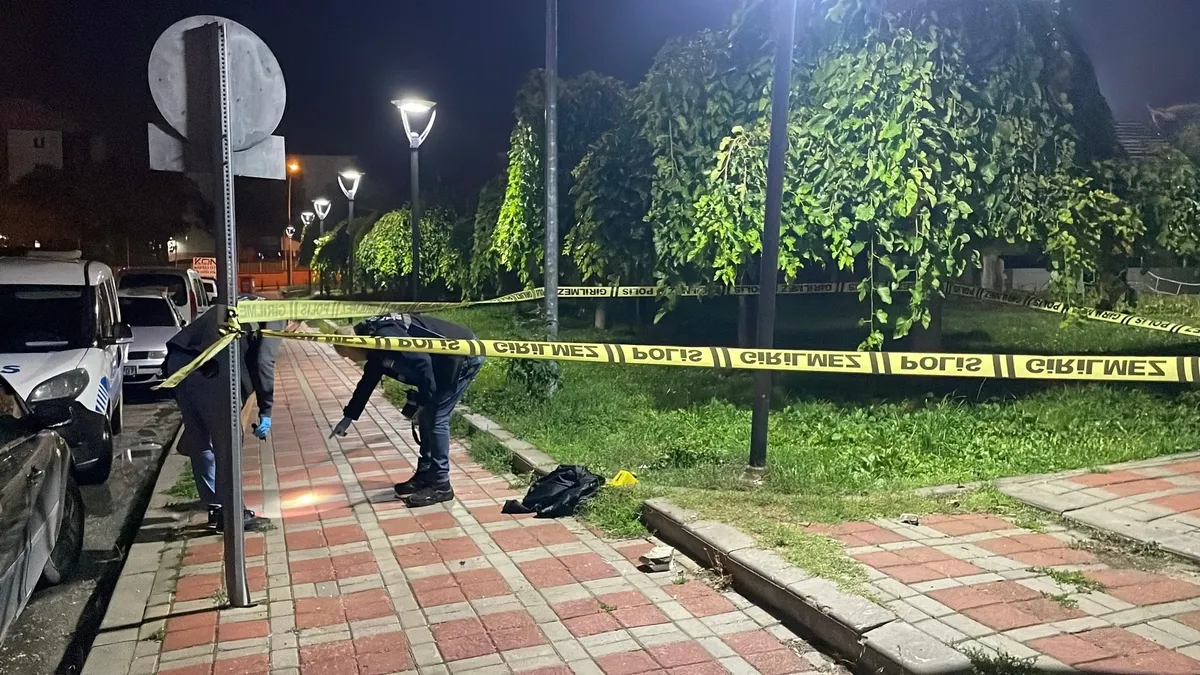 Karaman'da parkın ortasında kan döküldü! 15 yaşındaki çocuk dehşet saçtı: 2 yaralı
