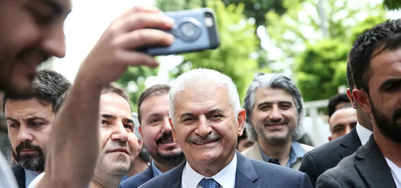 Binali Yıldırım'dan Mahmutpaşa esnafınına ziyaret