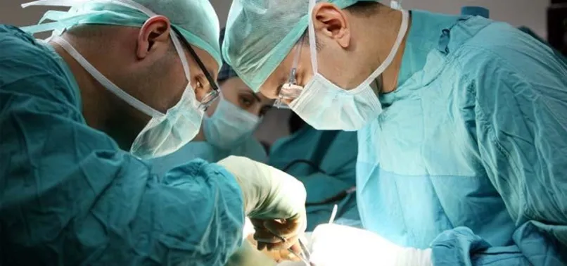 Safra kesesinden 883 adet taş çıkardılar!