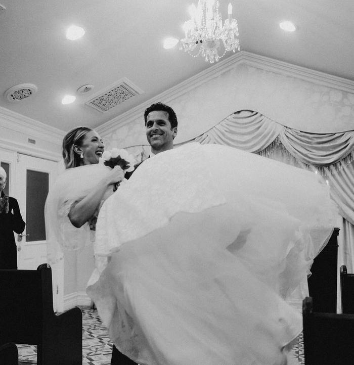 yasemin-kay-allen-ve-esinden-romantik-kare-1769862212167.jpg Kaynak: Instagram