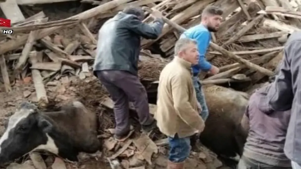 Denizli’deki 5.5 büyüklüğündeki depremden ilk görüntüler! Denizli’deki depremde son durum...