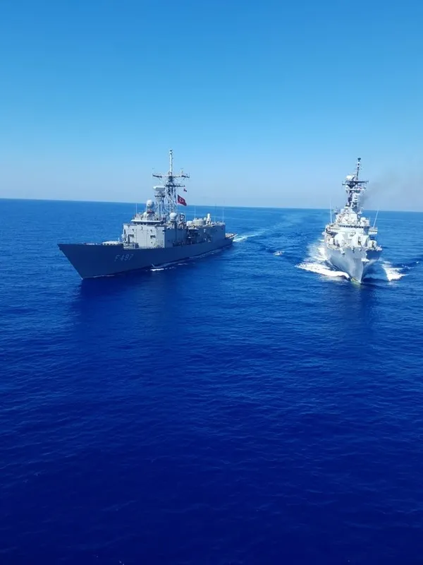 Son dakika | MSB'den flaş paylaşım: Türk savaş gemileri Doğu Akdeniz'de - 3