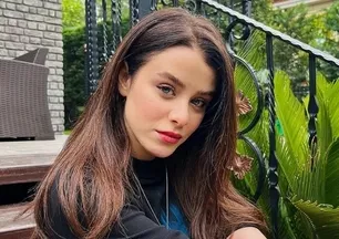 "Resmen aynısı" Piyasa'nın Münevver'i İlayda Alişan'ın bir de ablasını görün