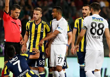 F.Bahçe yöneticisi hakem odasına gitti!