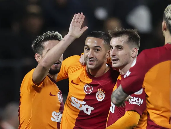 galatasaraya-super-kupa-oncesi-buyuk-sok-hakim-ziyech-sakatligi-nedeniyle-fenerbahce-karsisinda-yok-1703764107396.jpg Galatasaray'a Süper Kupa öncesi büyük şok! Hakim Ziyech sakatlığı nedeniyle Fenerbahçe karşısında yok... - 2