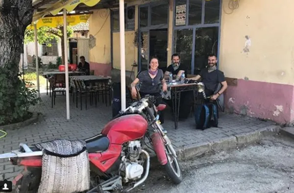 Oyuncu Burcu Biricik ve eşi Emre Yetkin kazada yaralandı - 1