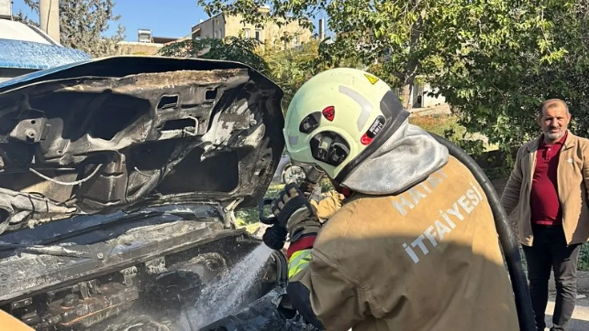 Hatay'da yolcu minibüsünde yangın! Araçta hasar oluştu