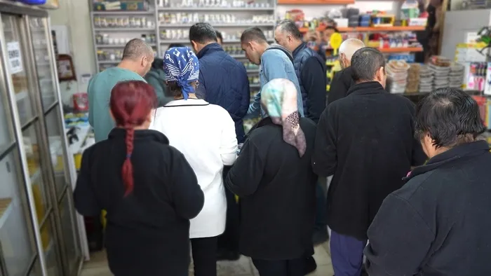 boykot-cagrilari-sonucsuz-kaldi-kirli-eyleme-halk-itibar-etmedi-1743608424788.jpg Marketler, mağaza ve pazarlar alışveriş yapmak için gelen vatandaşların akınına uğradı / İHA