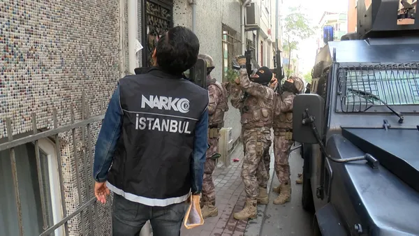 son-dakika-turkiye-genelinde-dev-uyusturucu-operasyonu-1621914800750.jpg Son dakika: Türkiye genelinde dev uyuşturucu operasyonu! - 2